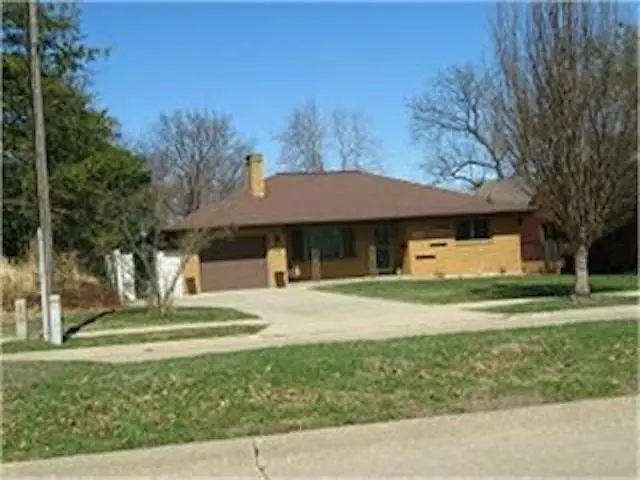 1280 S Grandview Avenue, Dubuque, IA 52003 - #1