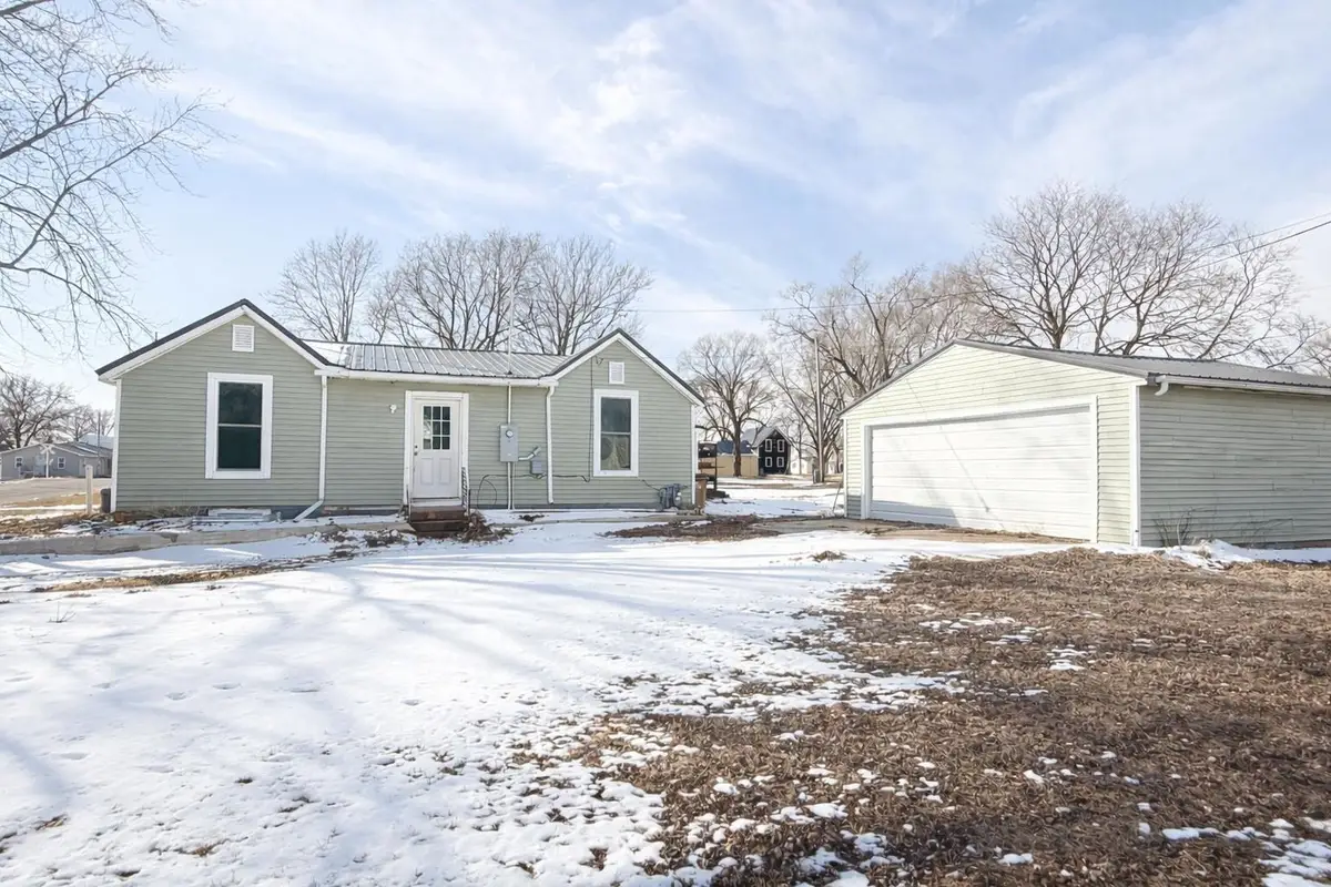 405 Grant Street, Manchester, IA 52057 - #1