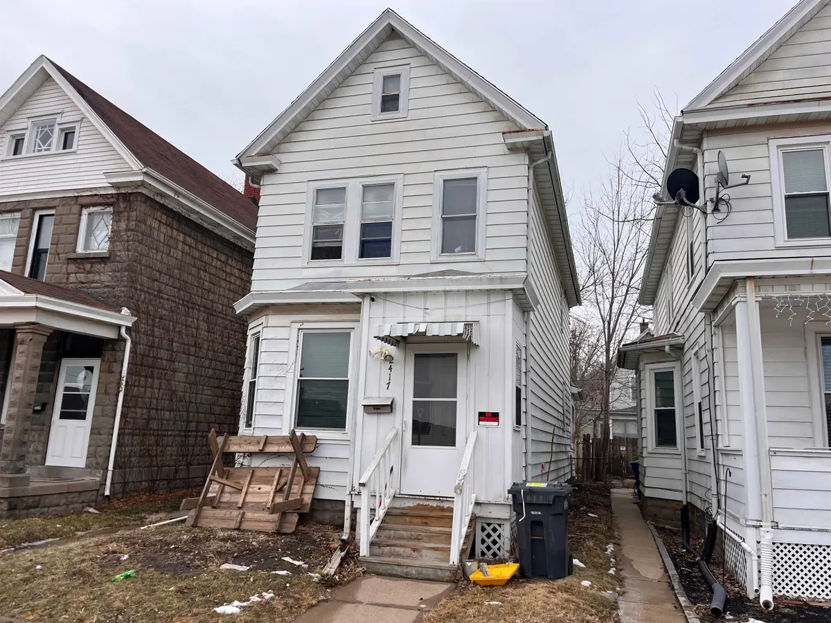 2417 Jackson Street, Dubuque, IA 52001 - #1