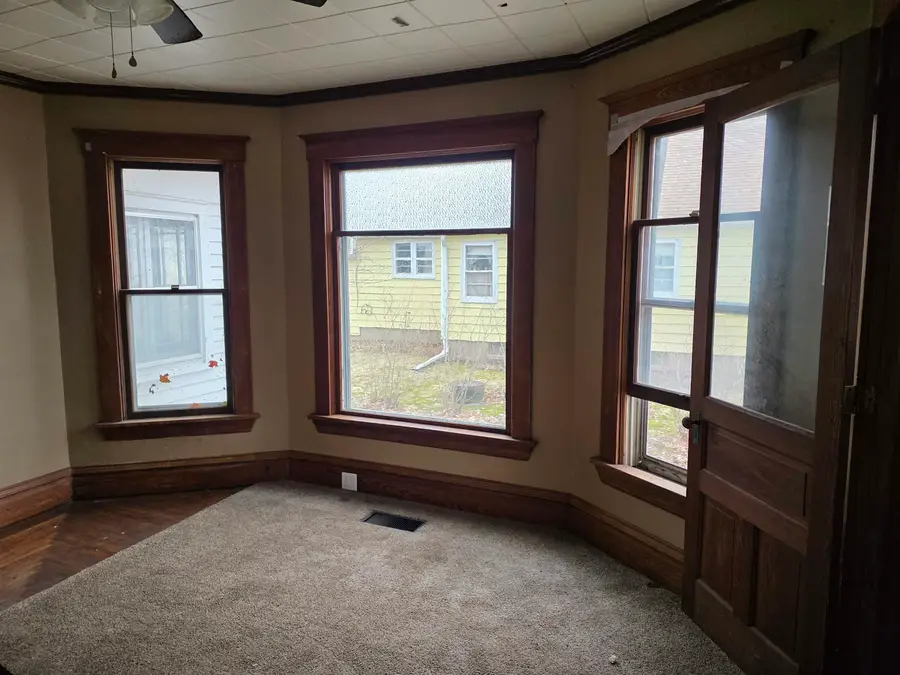 313 S Tama Street, Manchester, IA 52057 - #2