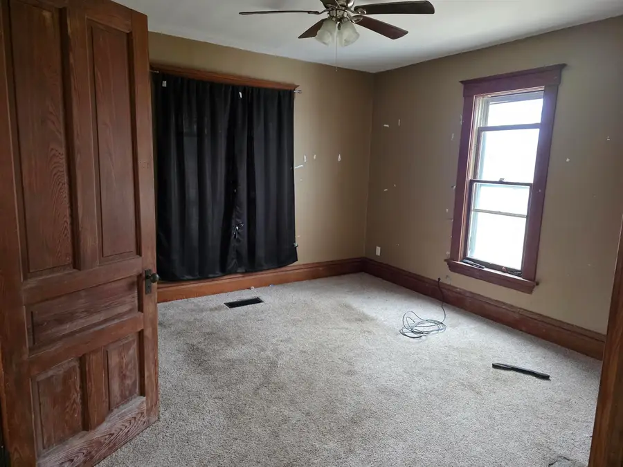 313 S Tama Street, Manchester, IA 52057 - #3