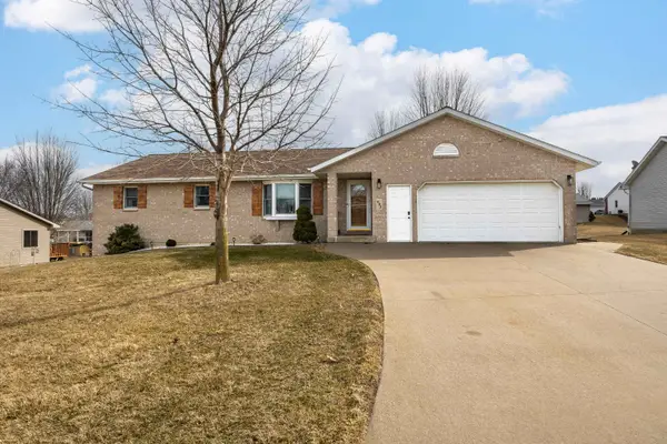 602 S Willow Ridge Street, Peosta, IA 52068