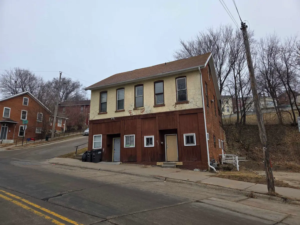 609-611 University Avenue, Dubuque, IA 52001 - #1