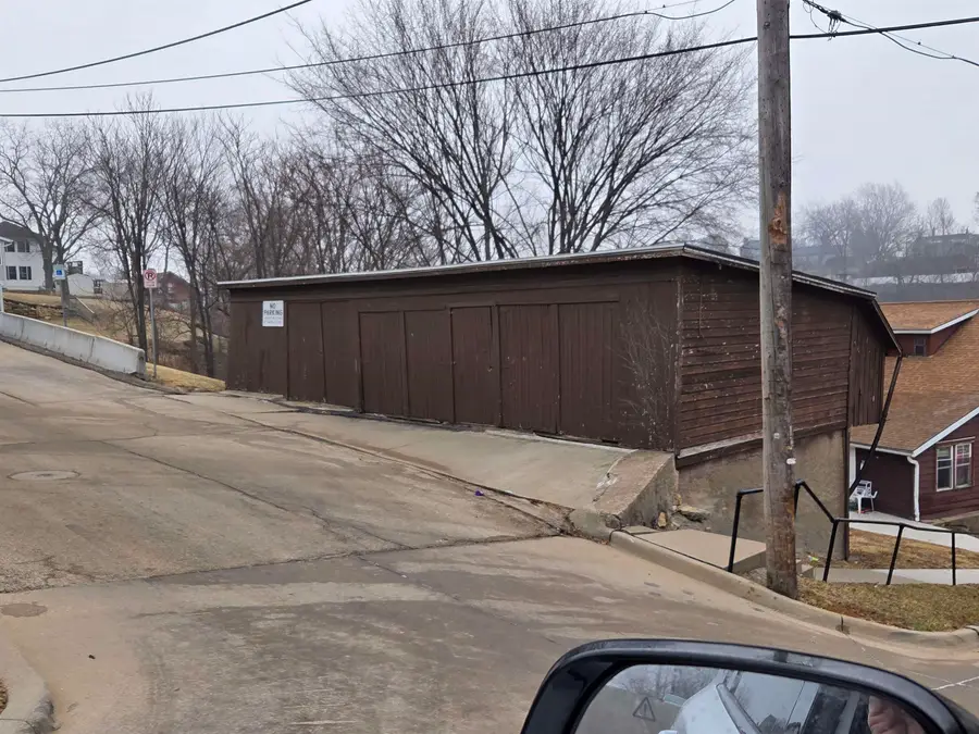 609-611 University Avenue, Dubuque, IA 52001 - #3