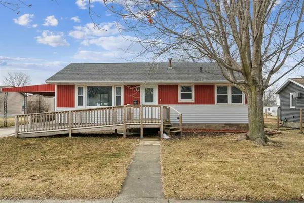 823 E Howard Street, Manchester, IA 52057