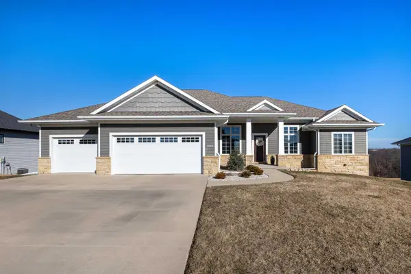 2055 Creek Wood Drive, Dubuque, IA 52003