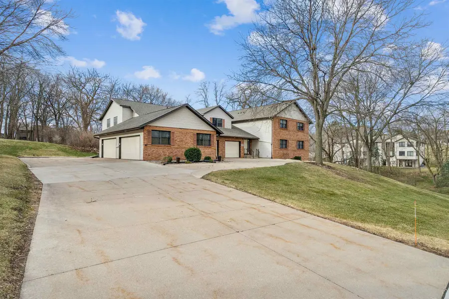 2690 Renaissance Unit 4 Drive, Dubuque, IA 52001 - #2