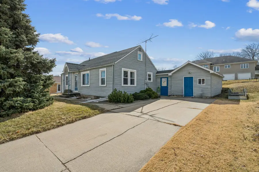 607 SW 5th Avenue, Cascade, IA 52033 - #2