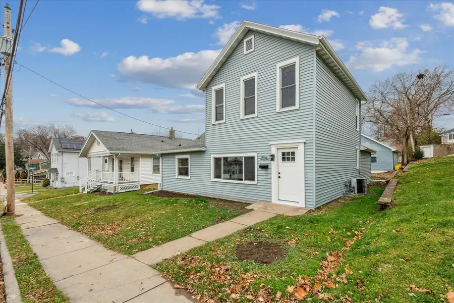1394 W 3rd Street, Dubuque, IA 52001 - #2