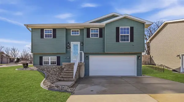 2002 Eagle Valley Drive, Dubuque, IA 52001