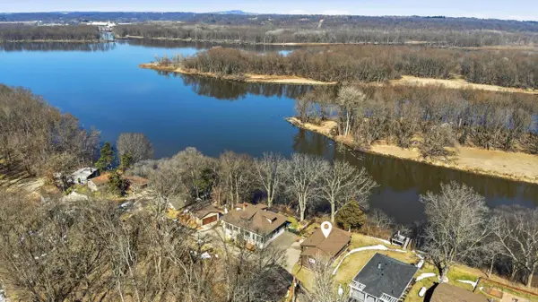 9948 Shawondassee Lane, Dubuque, IA 52003