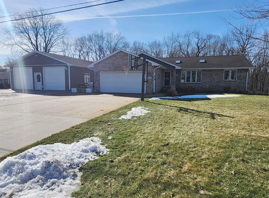 8 JFK Road, East Dubuque, IL 61025 - #2