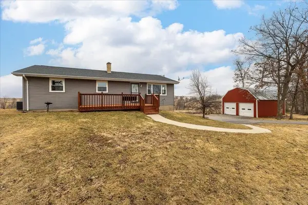 2892 Bennettville Road, Zwingle, IA 52079