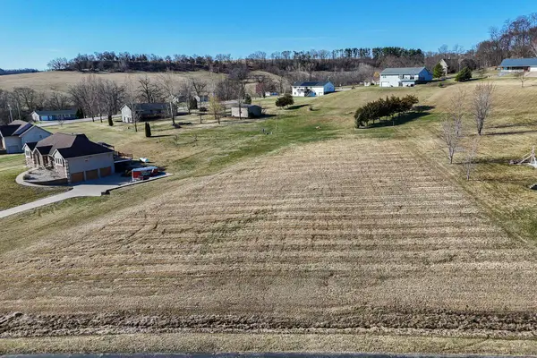 12677 Brentwood Court, Peosta, IA 52068