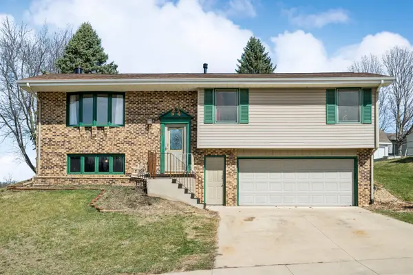 925 Hawkeye Drive, Dubuque, IA 52001