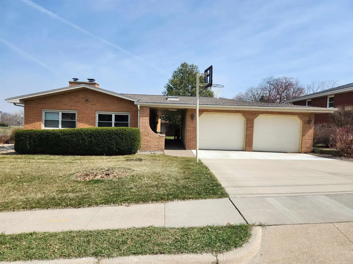 2192 Fairway Drive, Dubuque, IA 52001 - #1