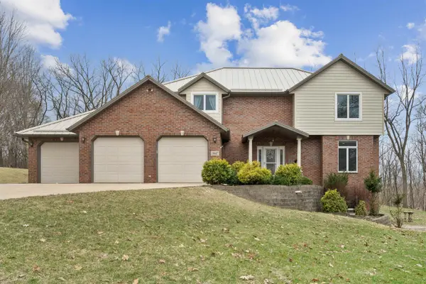 10837 Golden Oaks Court, Dubuque, IA 52003