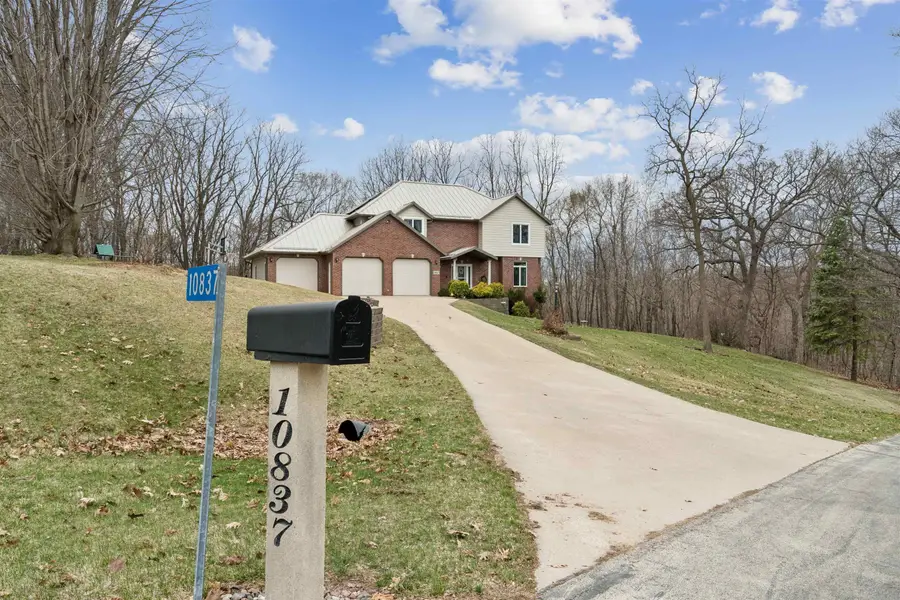 10837 Golden Oaks Court, Dubuque, IA 52003 - #3