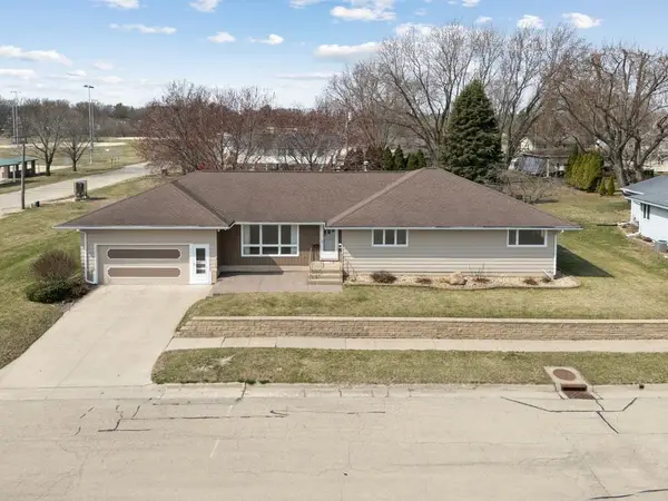708 3rd St. SE, Dyersville, IA 52040