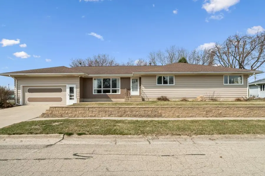 708 3rd St. SE, Dyersville, IA 52040 - #2