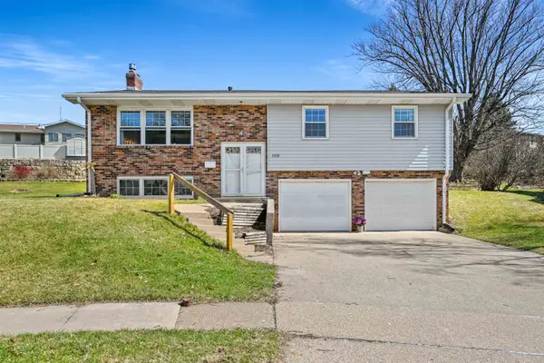 2768 Hickory Hill Court, Dubuque, IA 52001