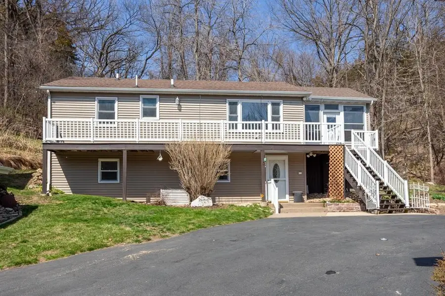 1665 W 32nd Street, Dubuque, IA 52001 - #2