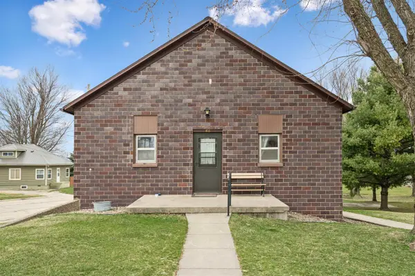 416 1st Street, Colesburg, IA 52035