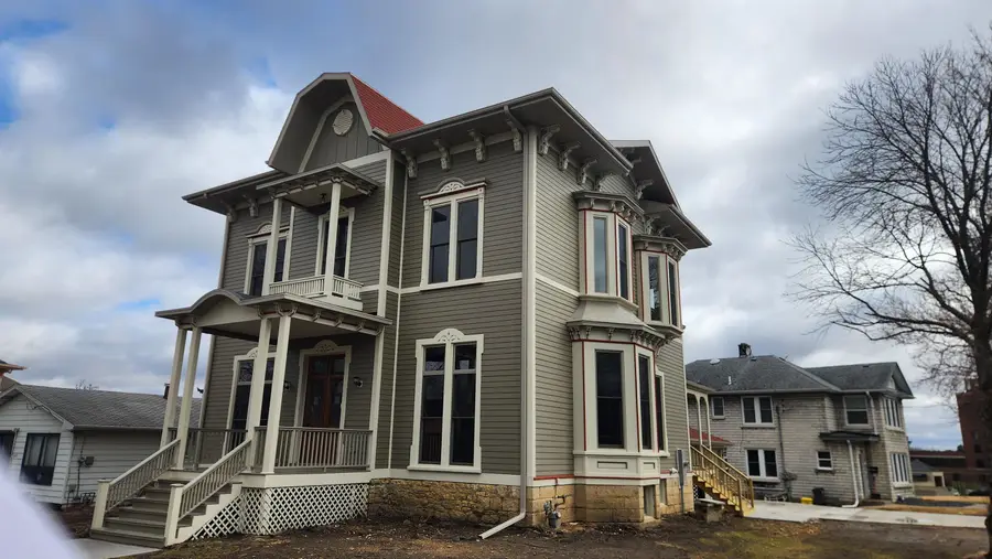 890 W 3rd Street, Dubuque, IA 52002 - #2