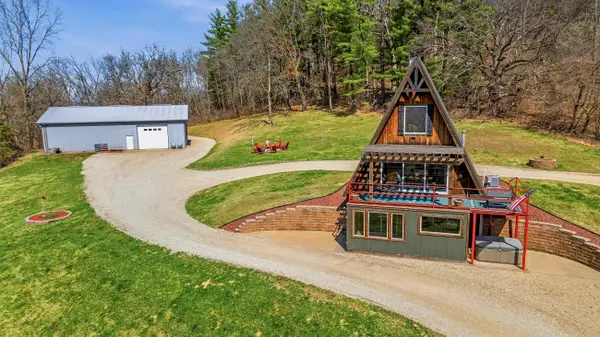 14847 Lost Canyon Road, Peosta, IA 52068