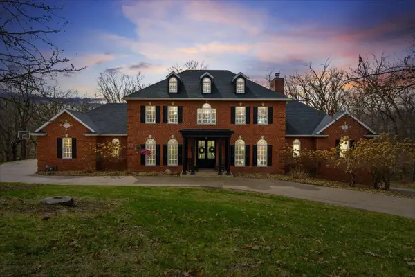 77 Roosevelt Drive, East Dubuque, IL 61025