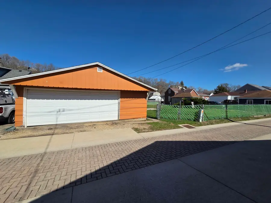 2533 Elm Street, Dubuque, IA 52001 - #2