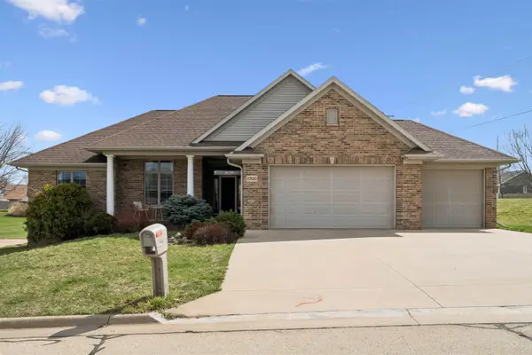 2300 Antler Ridge Drive, Dubuque, IA 52002