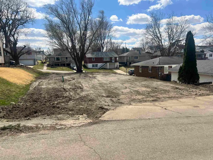 655 Edith Street, Dubuque, IA 52001 - #3