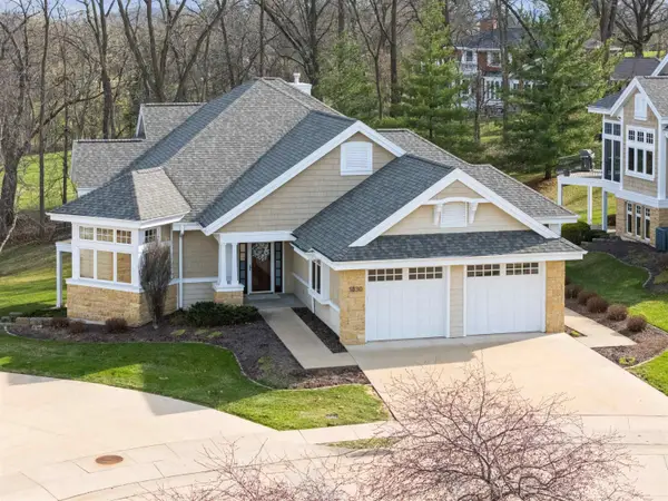 1830 Links Glen Drive, Dubuque, IA 52003