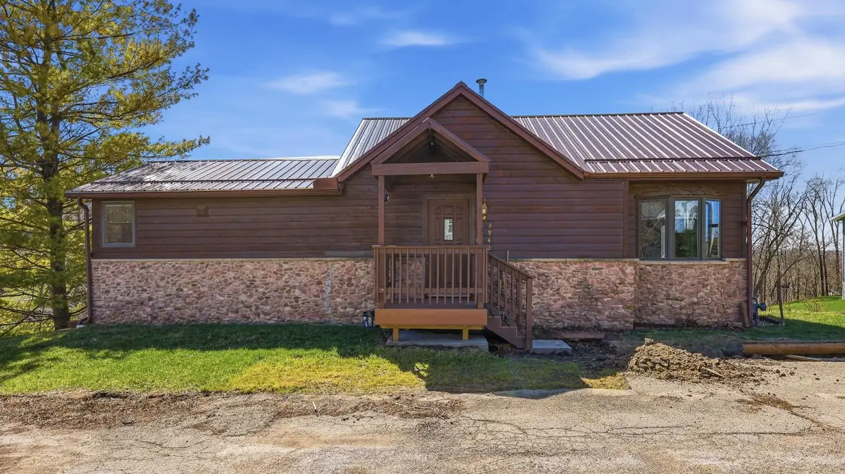 3940 Oneida Avenue, Dubuque, IA 52001 - #1