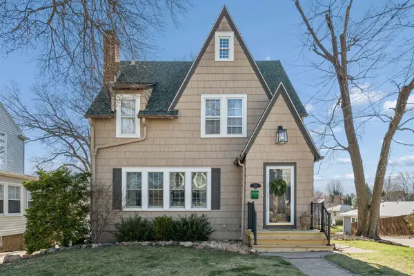 170 South Hill Street, Dubuque, IA 52003