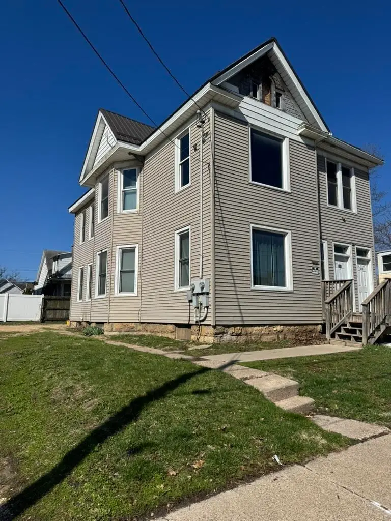 2233 Jackson Street, Dubuque, IA 52001 - #1