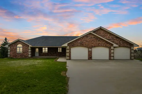 20536 St Josephs Drive, Durango, IA 52039