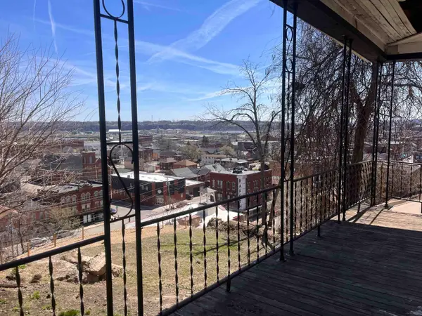 35 Clarke Drive, Dubuque, IA 52001