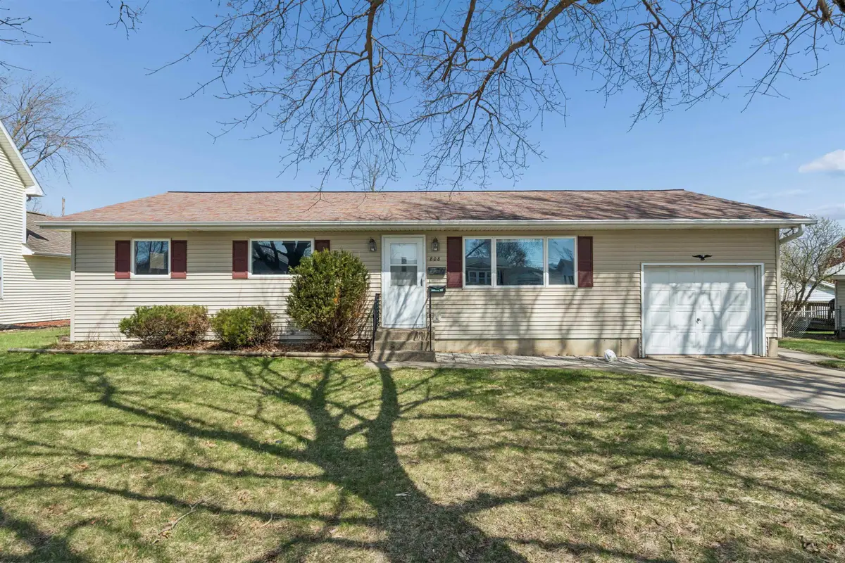 808 SE 5th Avenue, Dyersville, IA 52040 - #1