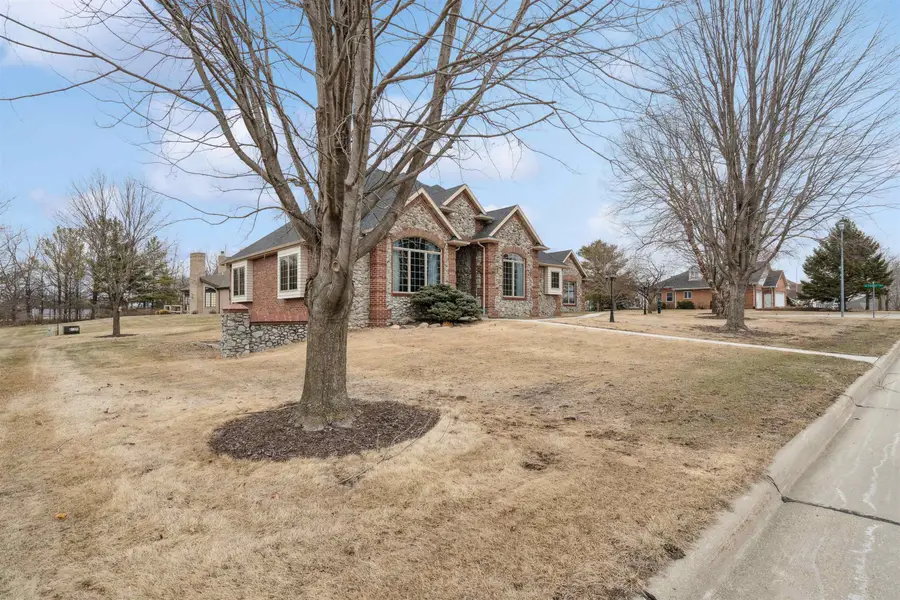 604 6th Ave SW, Dyersville, IA 52040 - #2