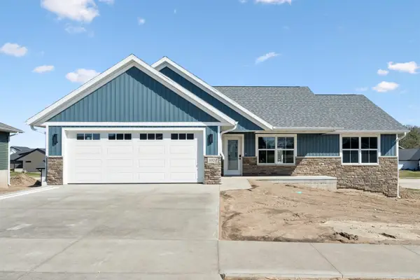 1024 sage oak Circle, Manchester, IA 52057