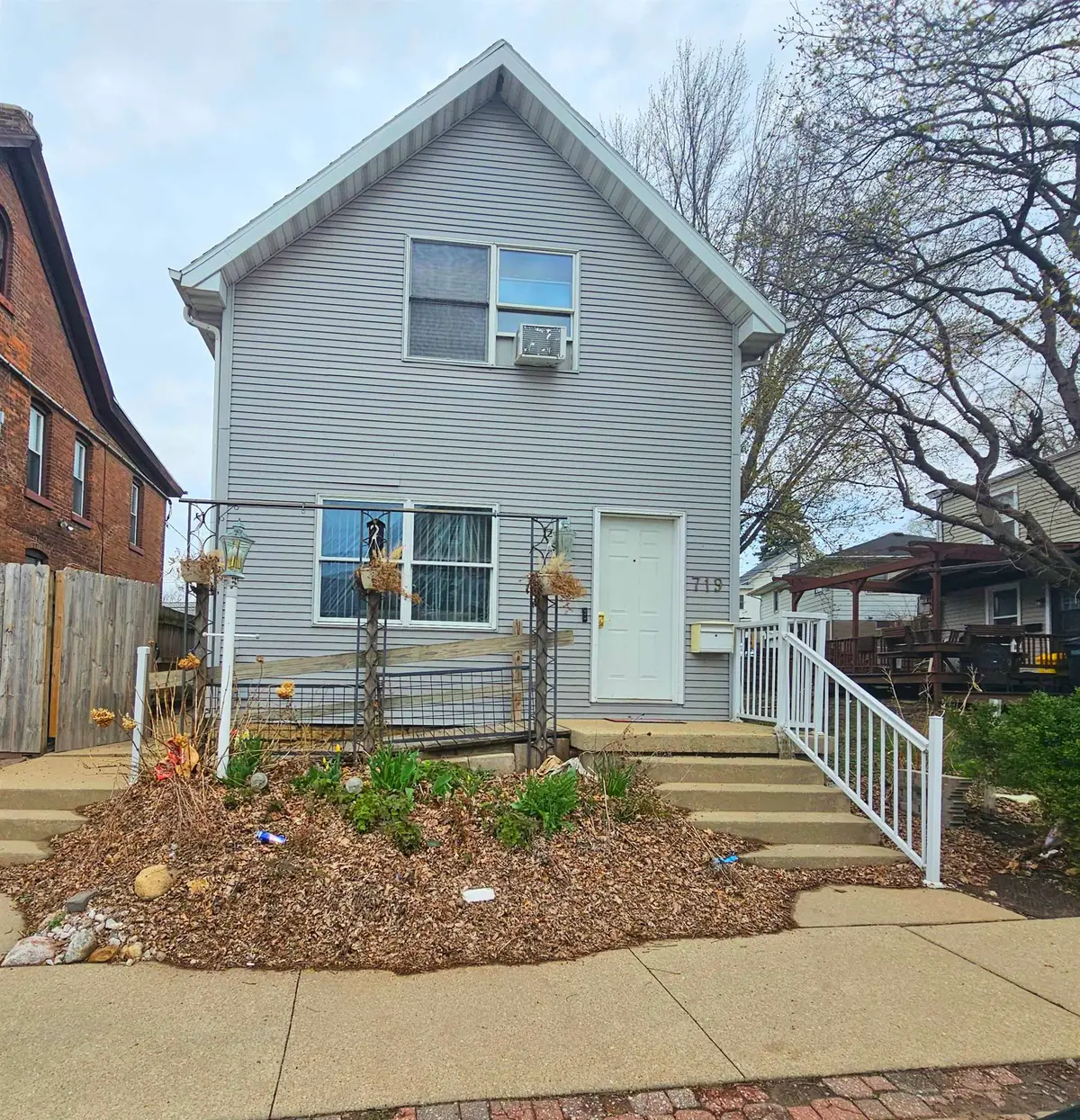 719 E 22nd Street, Dubuque, IA 52001 - #1