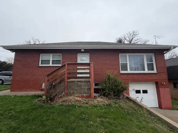 45 Oak Grove Drive, Dubuque, IA 52002