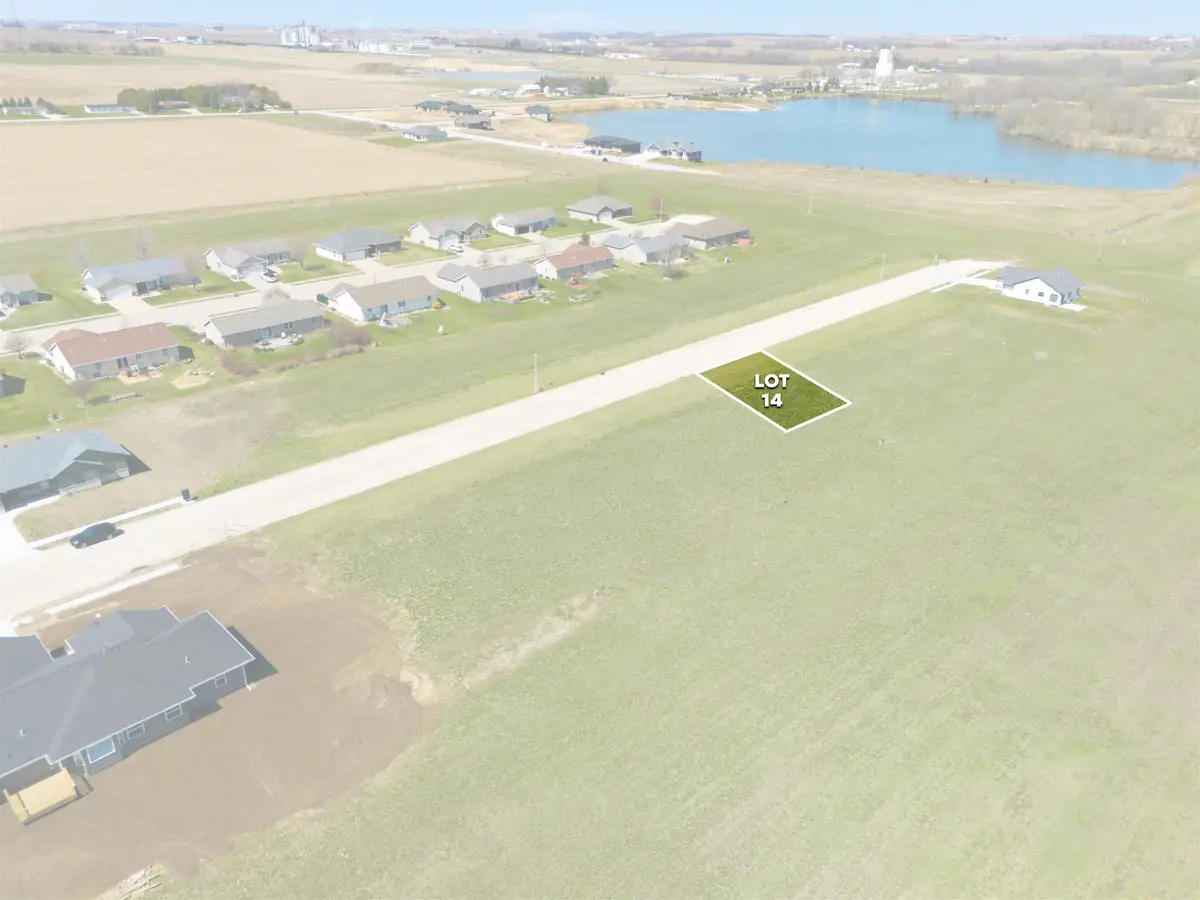 835 10th St SW, Dyersville, IA 52040 - #1