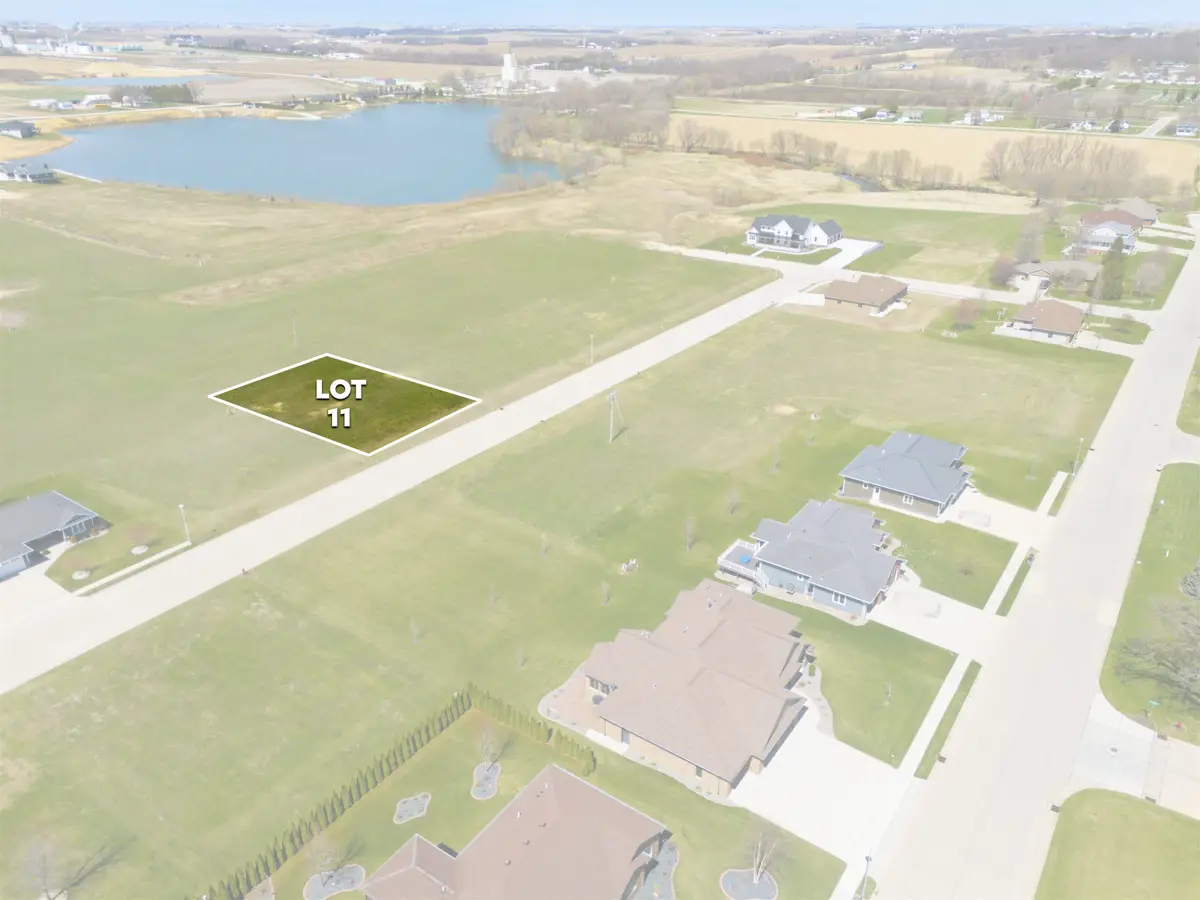 728 8th St SW, Dyersville, IA 52040 - #1