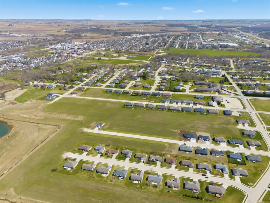 728 8th St SW, Dyersville, IA 52040 - #3