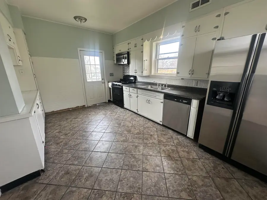 1355 ohagen Street, Dubuque, IA 52001 - #2