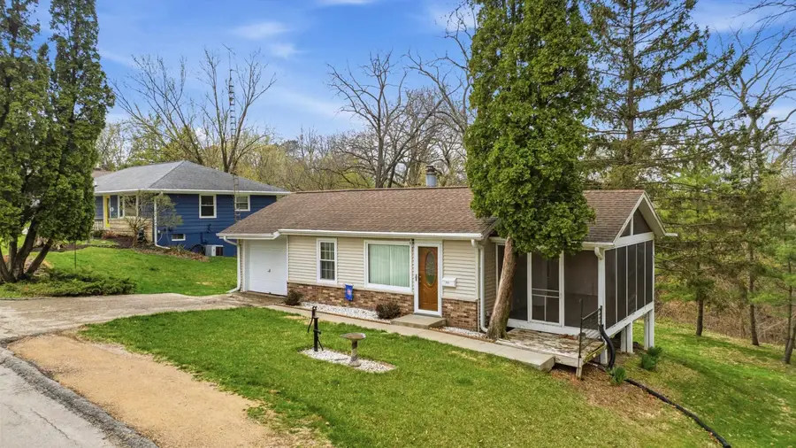 711 Laurel Street, Dubuque, IA 52003 - #2