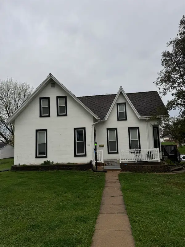 399 Montgomery Avenue, East Dubuque, IL 60125